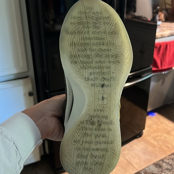 Sabrina Dedication basketball shoe - Picture 3 of 6